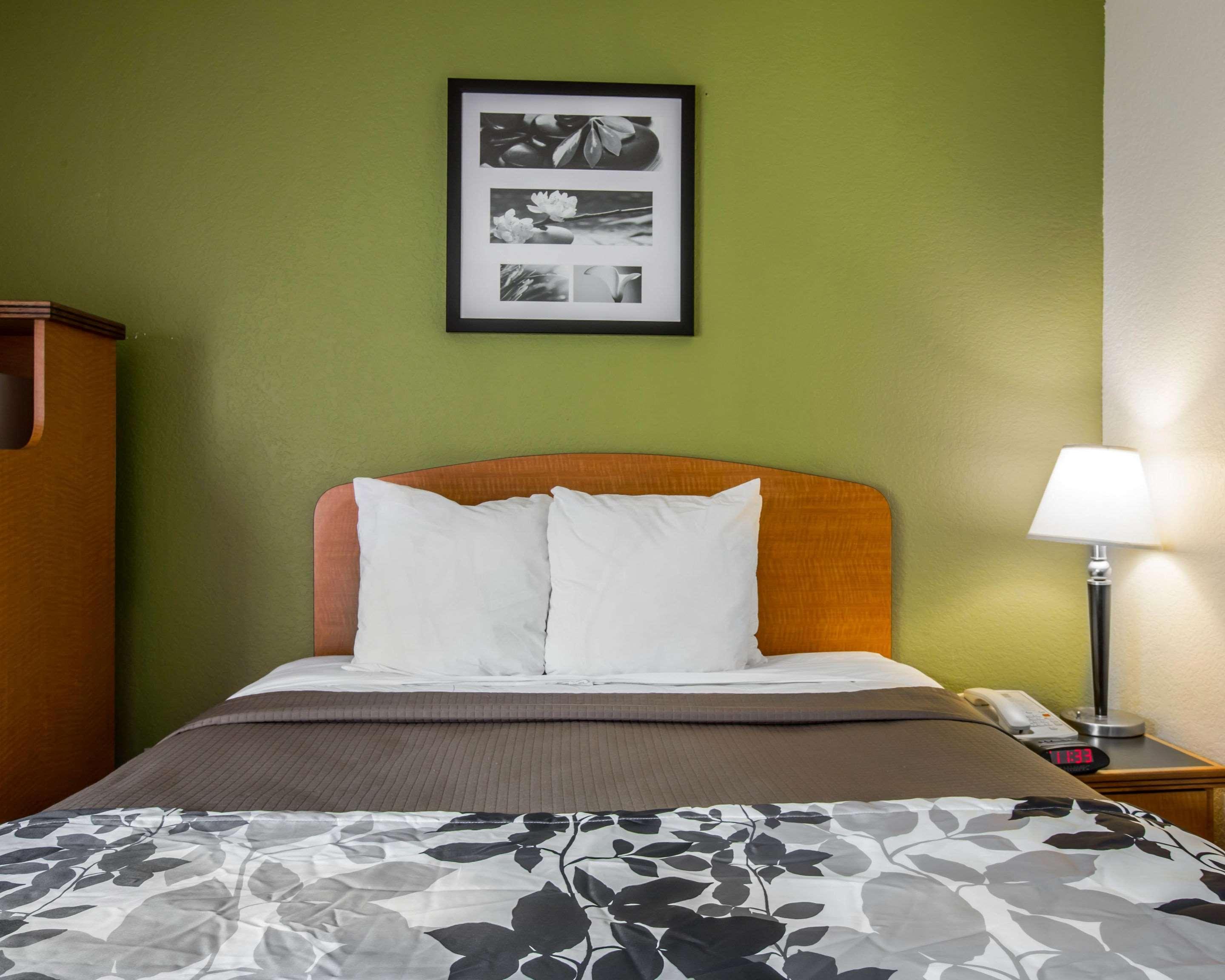 Sleep & Near Sports World Blvd 3*