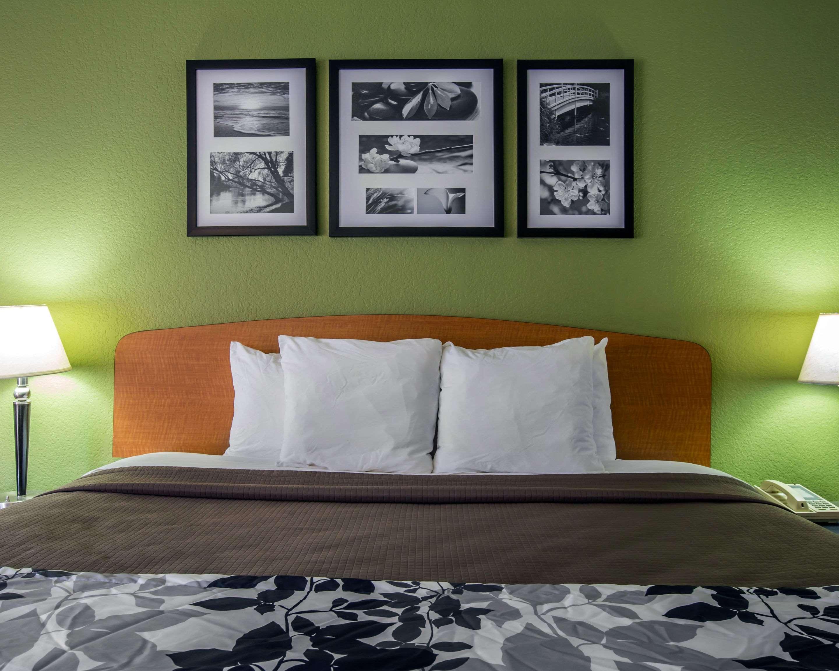 Sleep & Near Sports World Blvd 3*