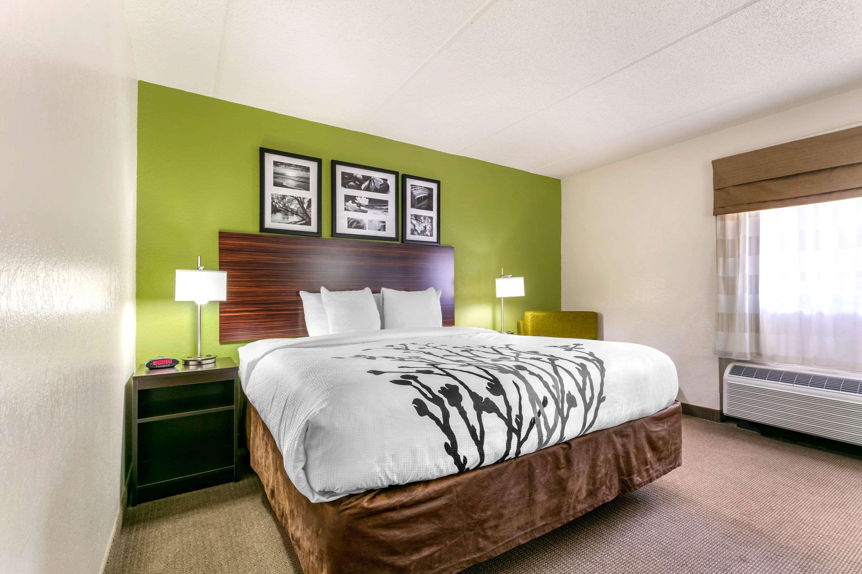 Sleep & Near Sports World Blvd Hotel