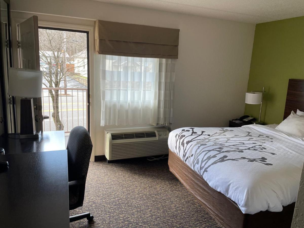 Sleep & Near Sports World Blvd 3*