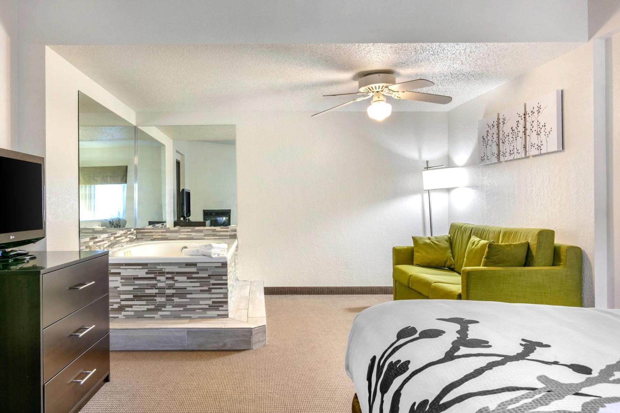 Hotel Sleep & Near Sports World Blvd