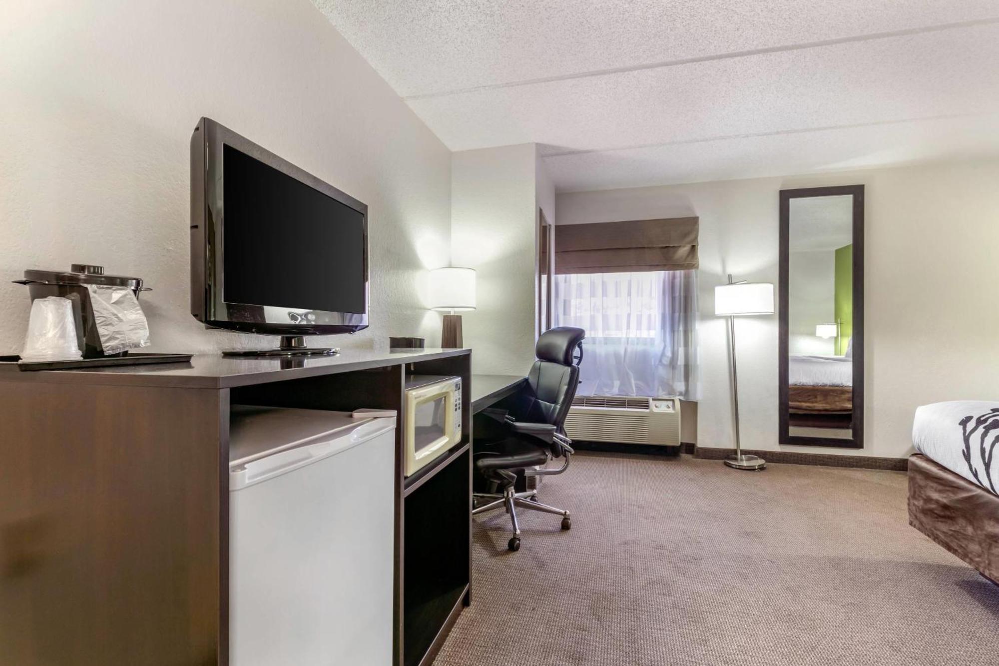 Sleep & Near Sports World Blvd Hotel 3*