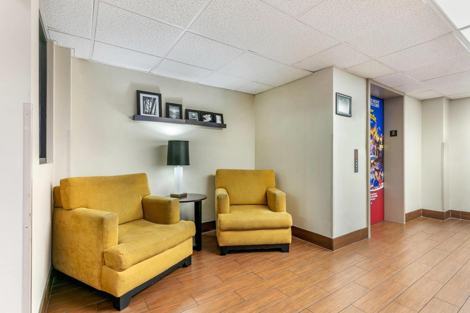 Sleep & Near Sports World Blvd 3*